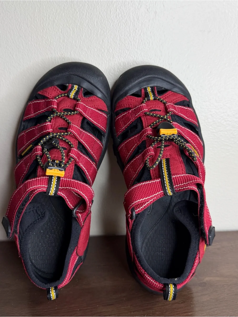 Keen Newport H2 Waterproof Red Hiking Sandals Sz 5 Kids
